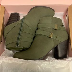 Ankle booties with heel- khaki